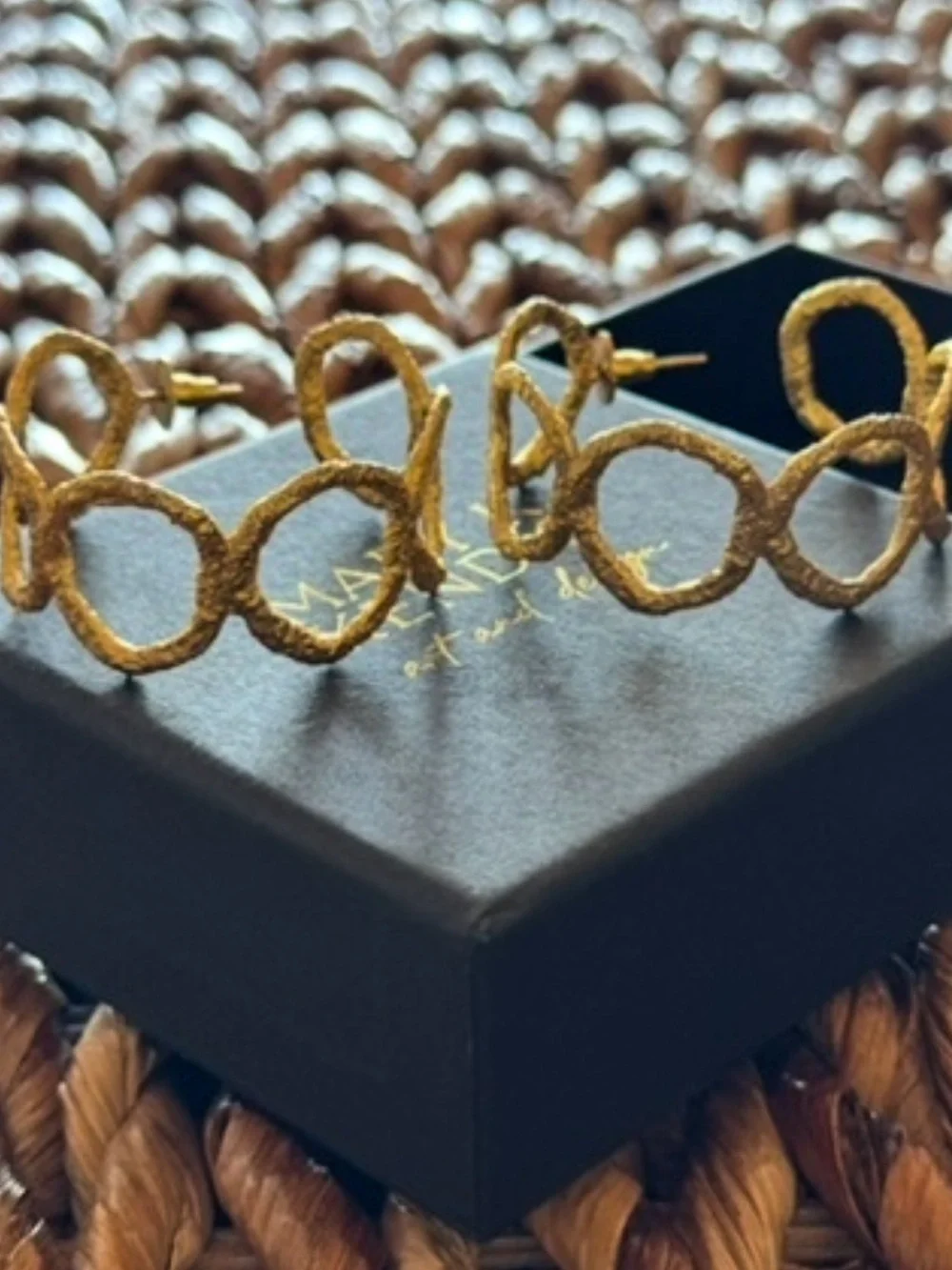 *NEW Rare Mary K. Kendig Gold Textured Open Circle Hoop Earrings